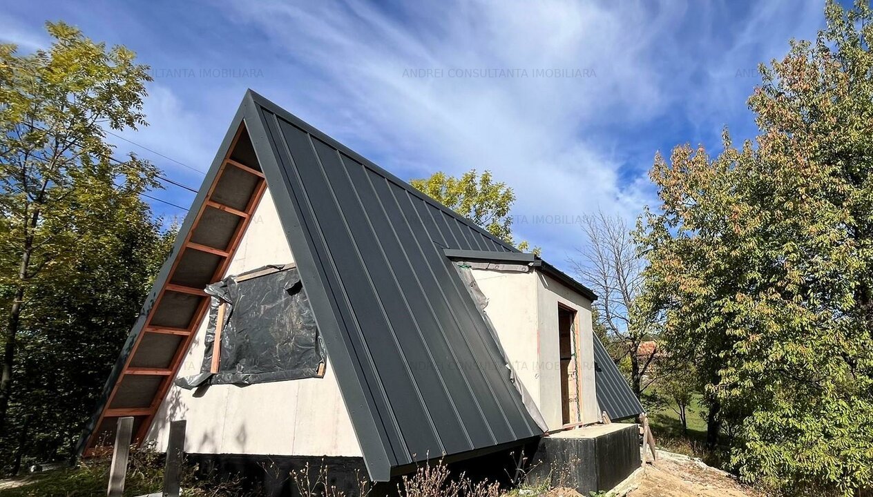 Oportunitate vanzare casa noua de vacanta si 1000 mp teren Comarnic la pret bun