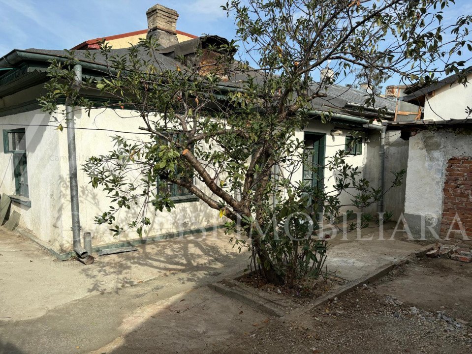 Casa demolabila cu teren 100mp Margeanului