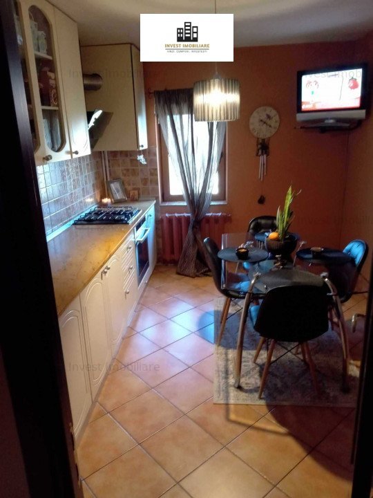 Apartament 3 camere in zona Km 5