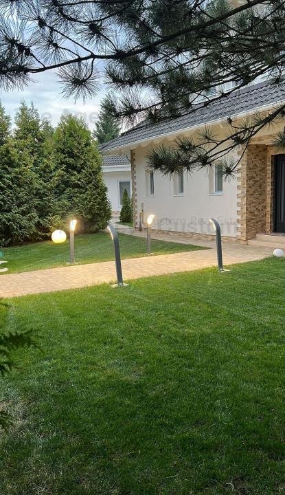 Casa individuala + Casa de oaspeti - 5+2 camere - Corbeanca, Central