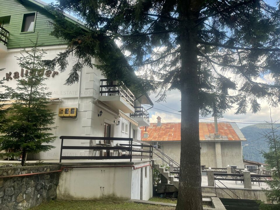 Pensiune turistica de vanzare in Busteni,12 camere,restaurant etc