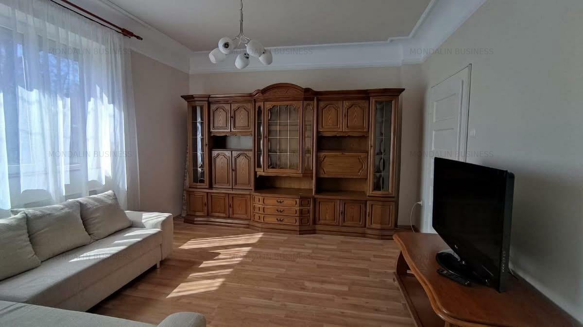 Casă cu 2 camere, singur în curte ,garaj, Strada Sucevei, Oradea .