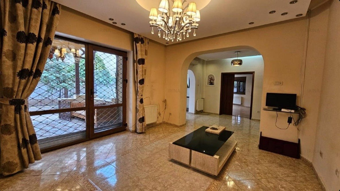 Casa individuala (singur in curte) | 243 mp  utili, teren 433 mp | zona centrala