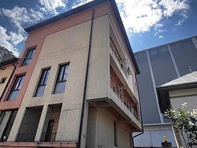 Casa de închiriat 9 camere, în Bucureşti, zona P-ţa Victoriei
