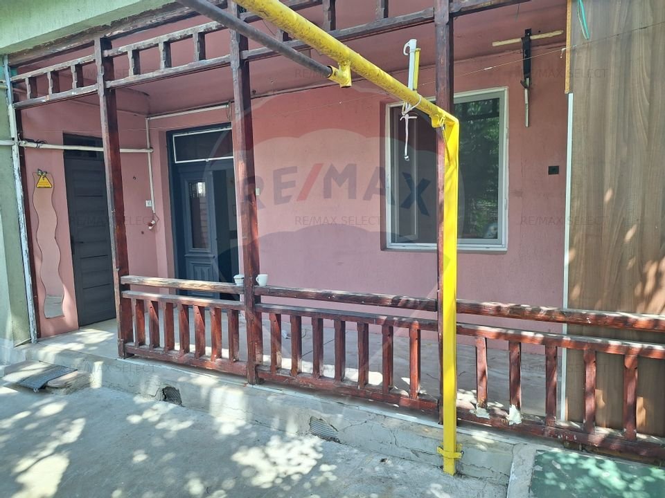Vanzare casa 2 camere, partial renovata, Bd. Pieptanari
