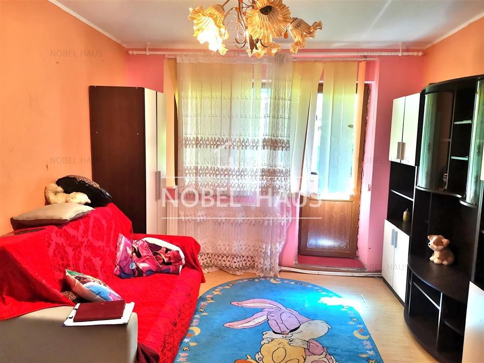 Apartament 2 camere, semidecomandat, etajul 1, Barlad, Zona Stadion