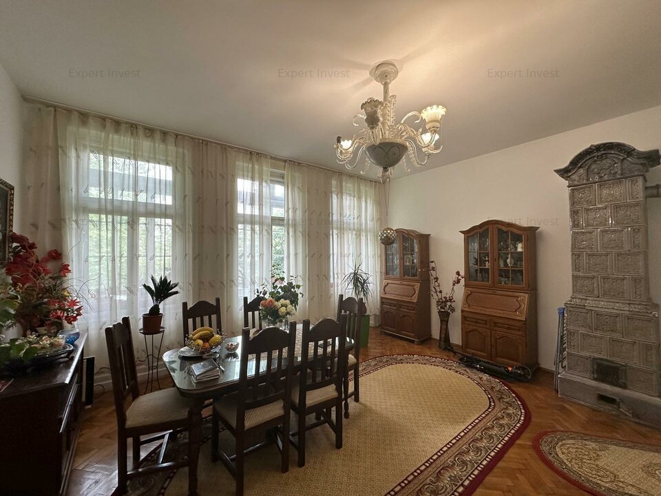 Vand Apartament la casa - 3 camere - garaj - curte - Ultracentral