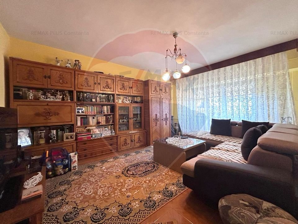 Apartament cu 4 camere de vanzare Soveja Constanta
