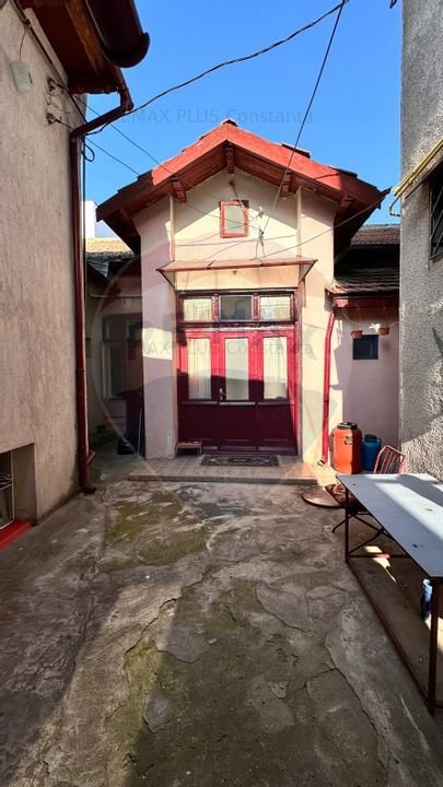 Casa / Vila cu 3 camere de vanzare in zona Ultracentral