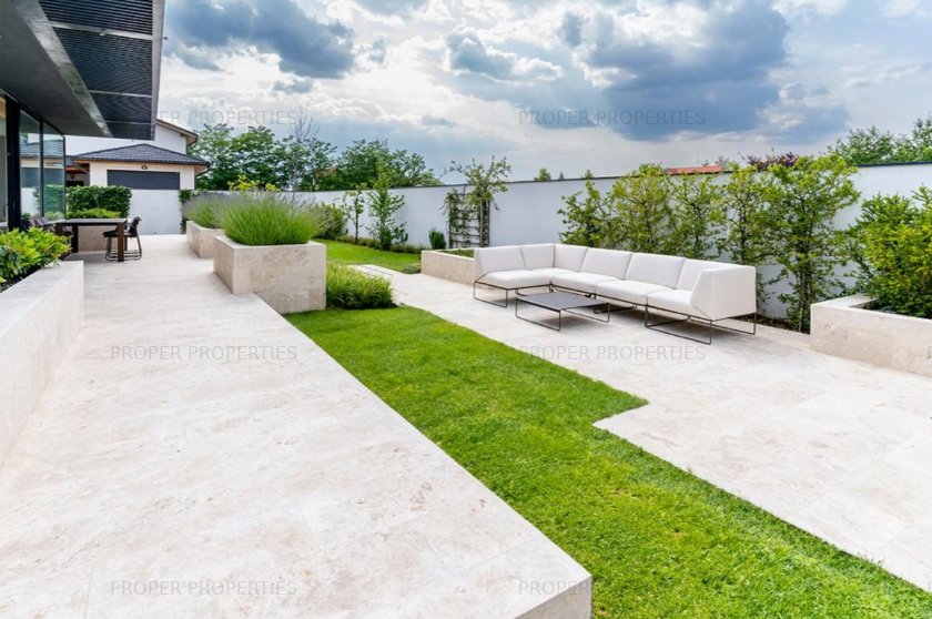 Vila superba stil mediteranean, ansamblu privat cu 8 locuinte, parc privat 8000m
