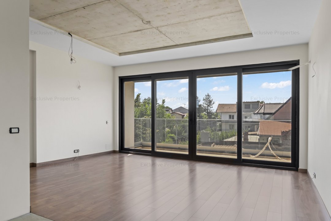 Apartament 6 camere 4 bai 5 balcoane dispus pe 2 nivele