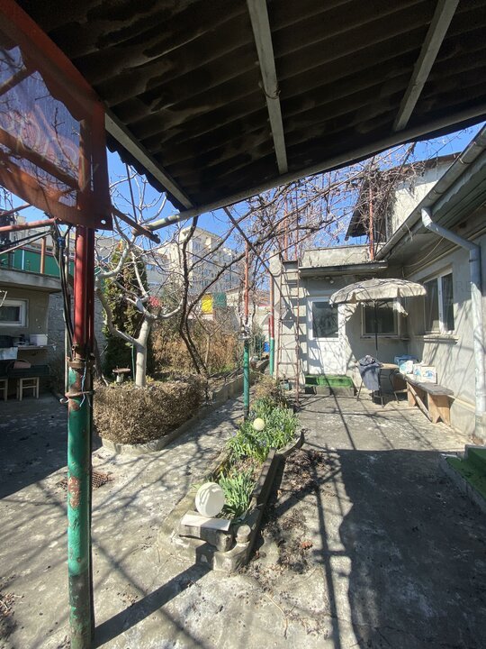 Teren cu casa renovabila!!!