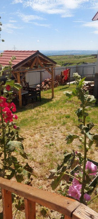 Casa de 6camere, decomandat, 127 mp., curte si gradina in zona Sandulesti Carier