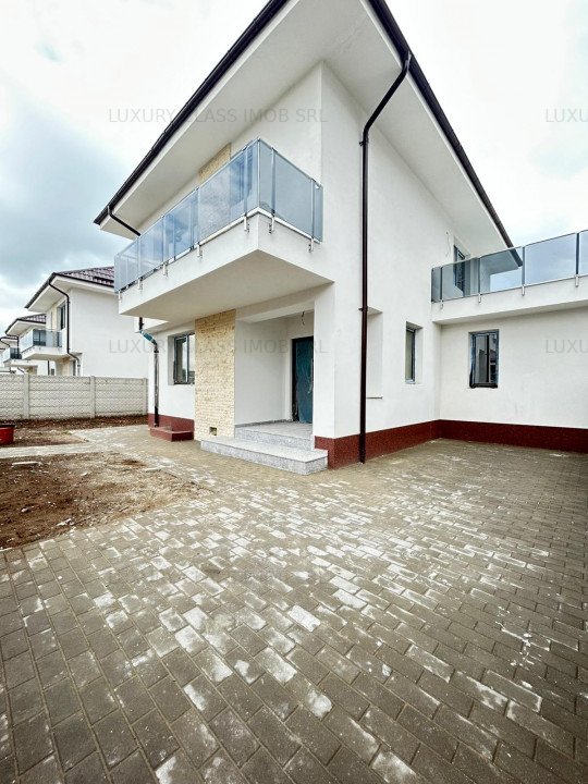 Ansamblu de Case/Vile Individuale S+P+1E str Toamnei