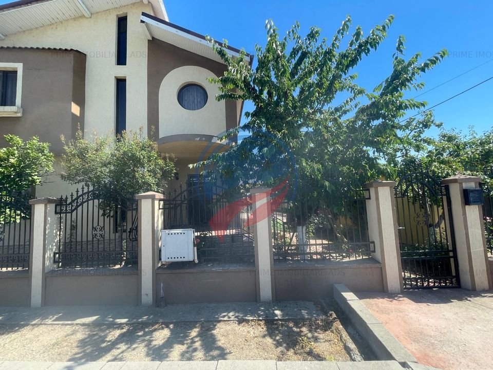 Vila 4 camere, 1500 mp teren, in localitatea Bals