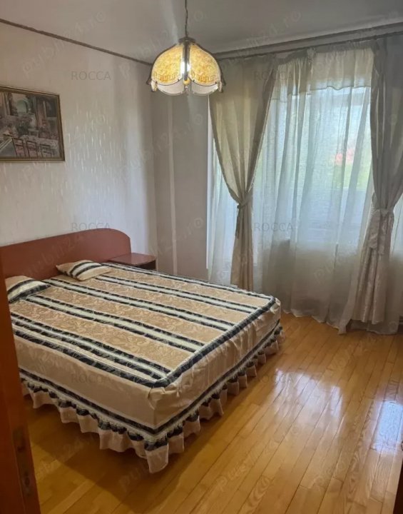 Apartament de 3 camere, cu 2 balcoane, metrou, zona Dristor-Baba Novac