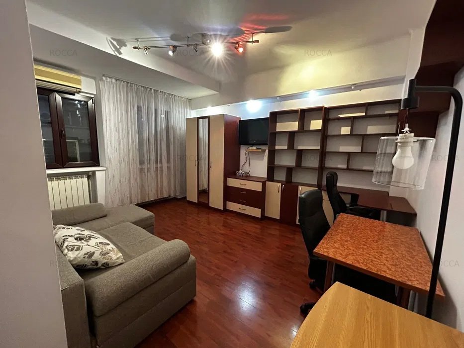 Garsoniera decomandata, 35 mp, centrala - ultracentral, Piata Romana