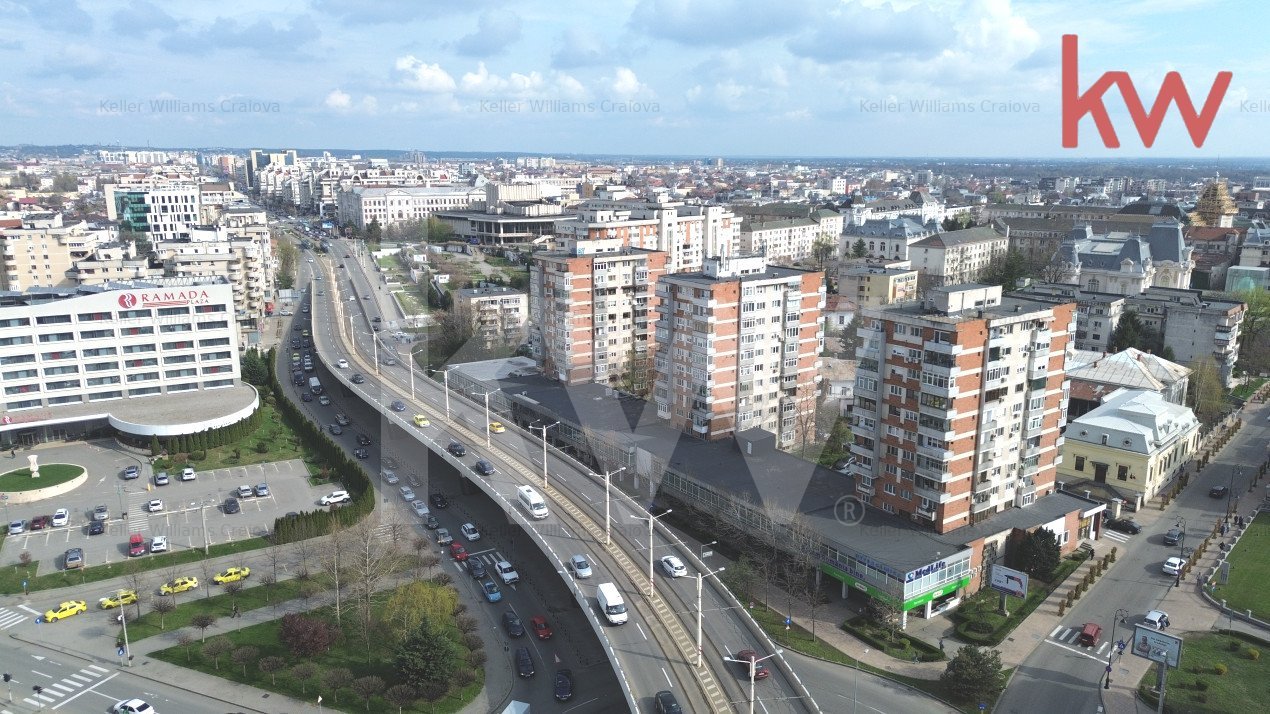 Apartament ultracentral 3 camere decomandat, mobilat