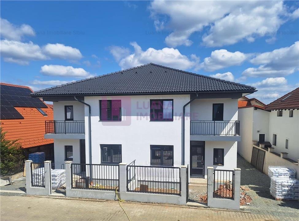 Casa tip duplex | predare la alb | curte libera 180 mp | Selimbar