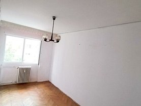 Apartament de vânzare 3 camere, în Bacău, zona Milcov