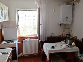 Apartament de vânzare 3 camere, în Constanţa, zona Inel II