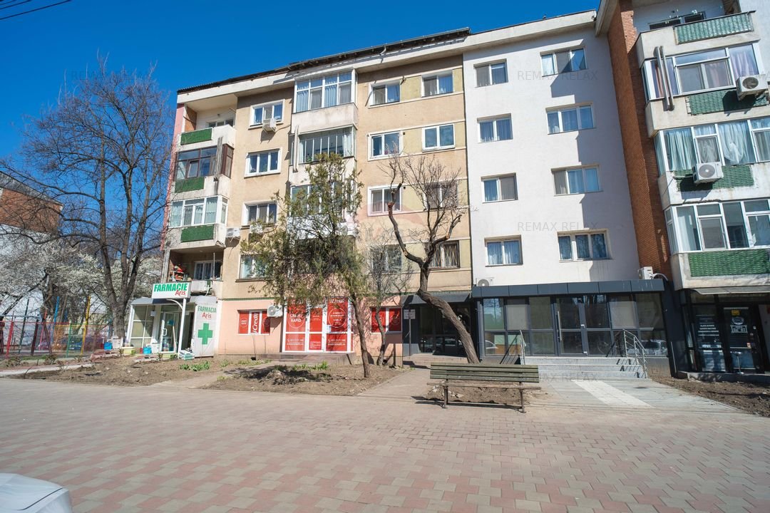 Apartament 3 camere de vanzare