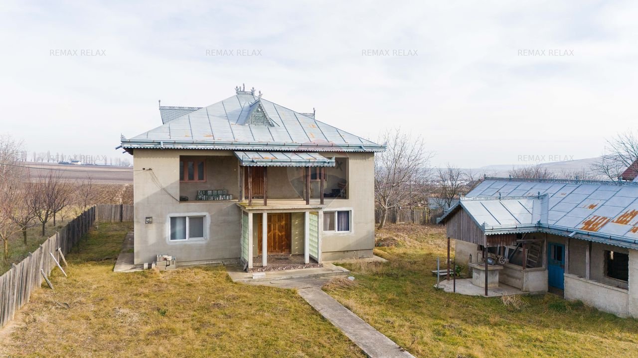 Casa / Vila cu 4 camere de vanzare