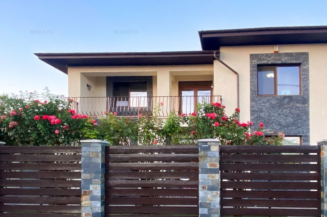 Descoperă Eleganţa şi Rafinamentul: Vila de Vis pe un lot generos