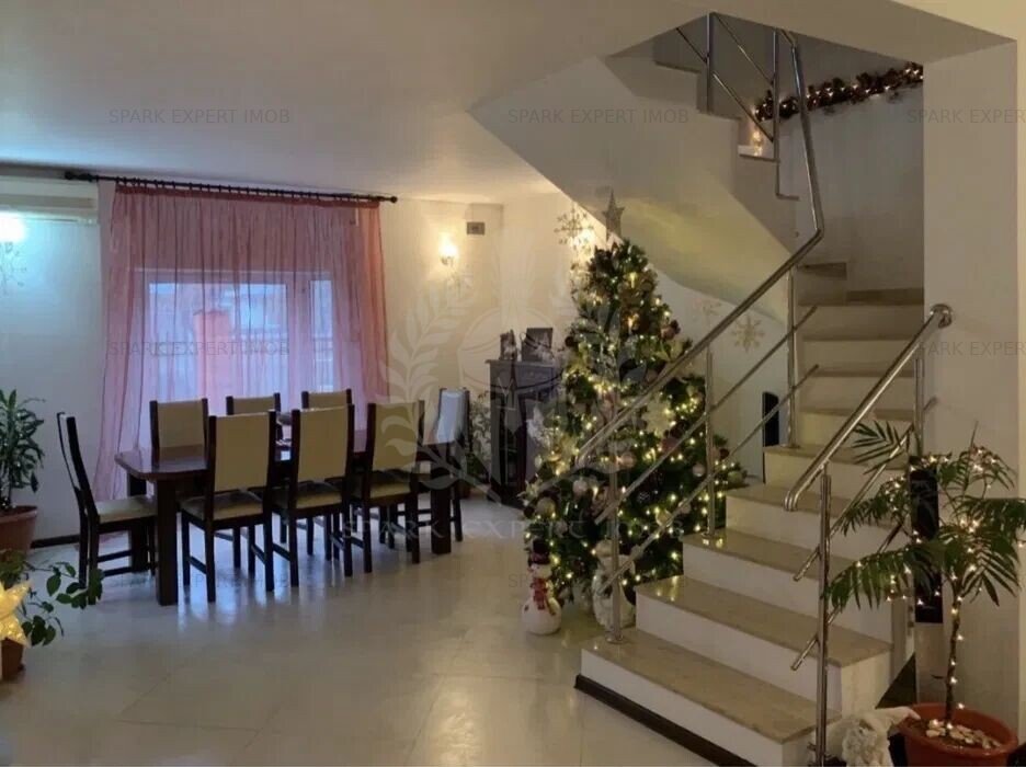 CASA 4 CAMERE // SALA SPORTURILOR // 180 MP // CURTE // GARAJ