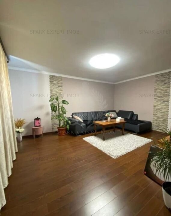 CASA 5 CAMERE // ZONA CENTRALA // 260 MP