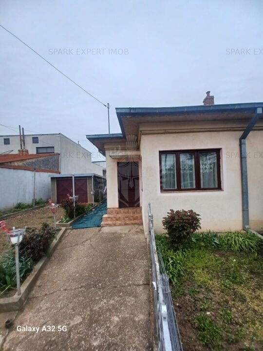 CASA 6 CAMERE//STRADA TARCAULUI//MALU ROSU