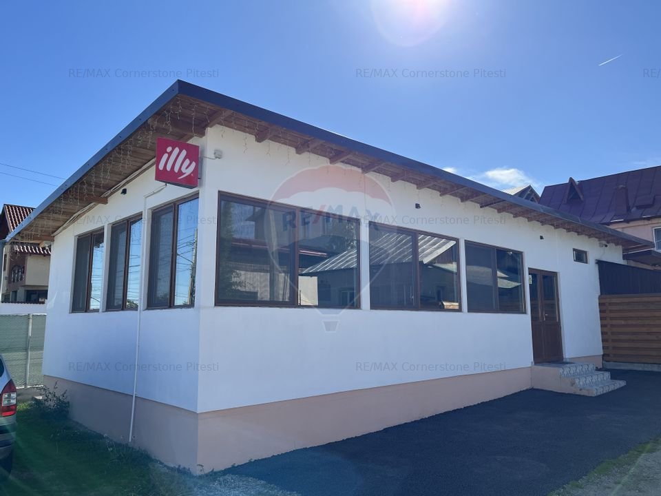 Spatiu comercial + doua case de vanzare / targul saptamanal Pitesti