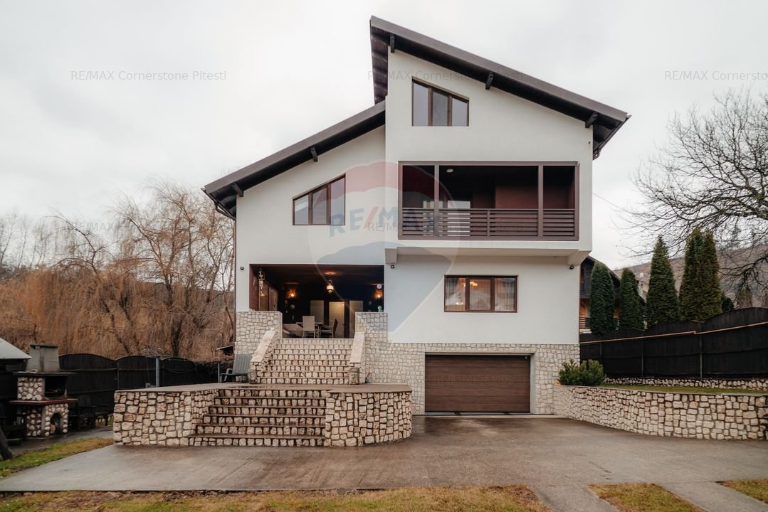 Vila speciala de vanzare la munte - Rucar