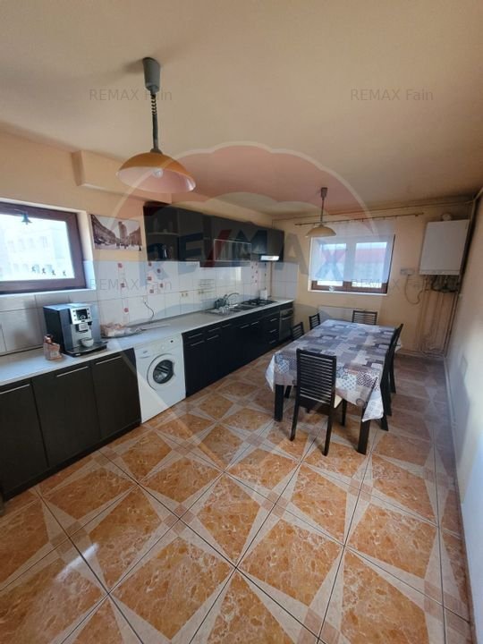 Apartament cu 5 camere de inchiriat in zona Vasile Aaron