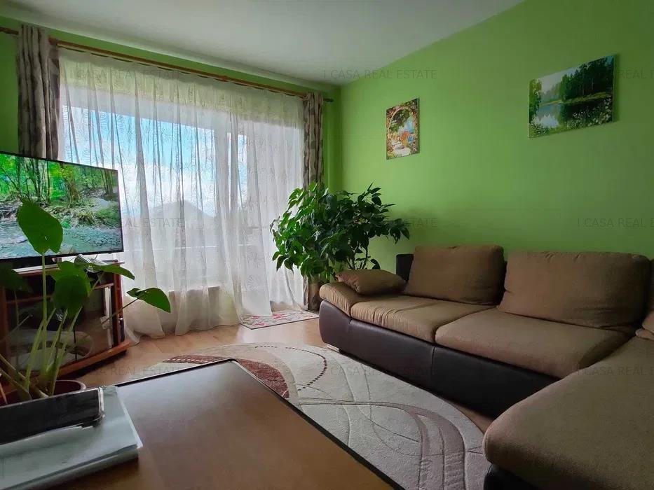 De vanzare apartment 2 camere, 54 mp2, zona Tractorul