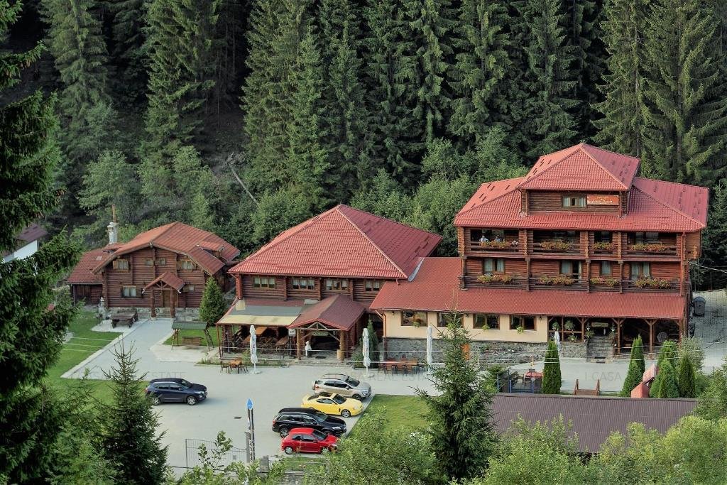 AFACERE LA CHEIE: PENSIUNE CU RESTAURANT Moeciu  Bran