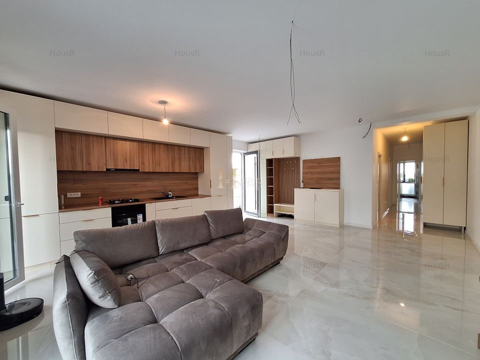 Design modern. Mobilata si utilata. Aproape de autostrada si aeroport.