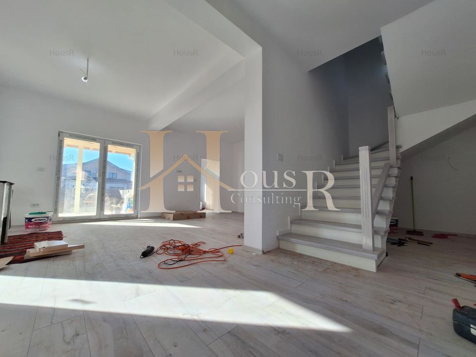Duplex in Mosnita Noua. Bucatarie inchisa. 3 dormitoare si dressing.