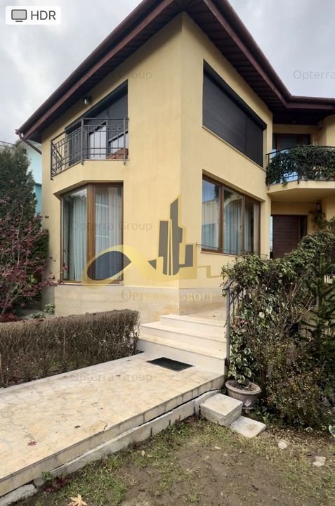 Casa deosebita cu 6 camere de vanzare in zona Andrei Muresanu