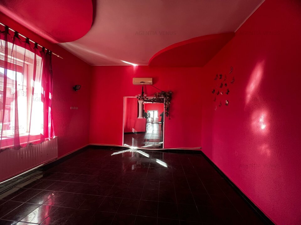 Proprietate cu potential generos pt. dezvoltarea unei afaceri/servicii
