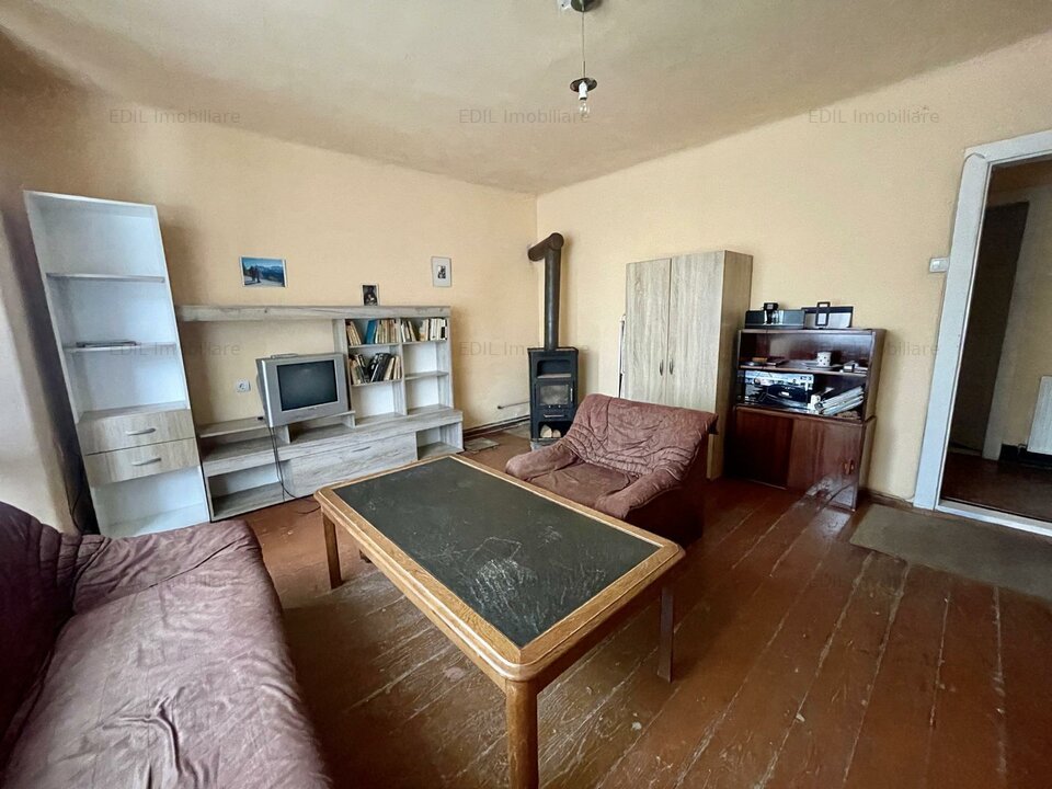 Casa tip calcan cu 4 camere 890mp teren cu livada ingrijita Gruia CFR
