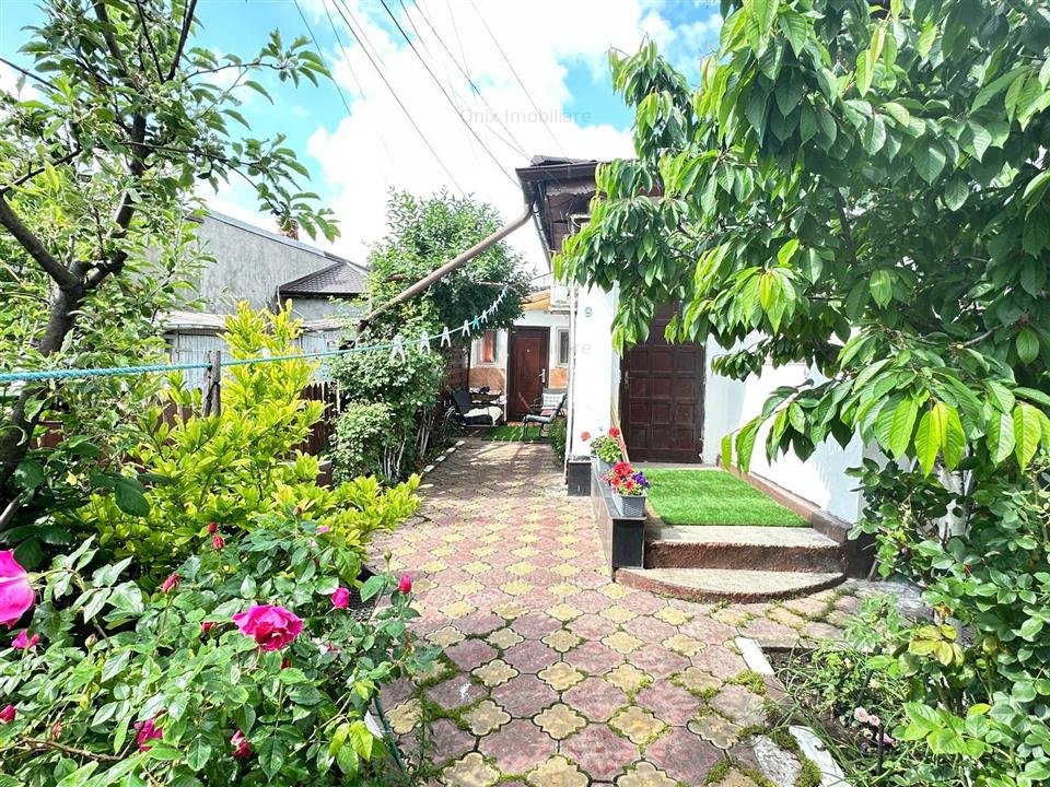 Casa batraneasca, zona  Buna Vestire  Ploiesti, teren 175 mp,renovata in 2004