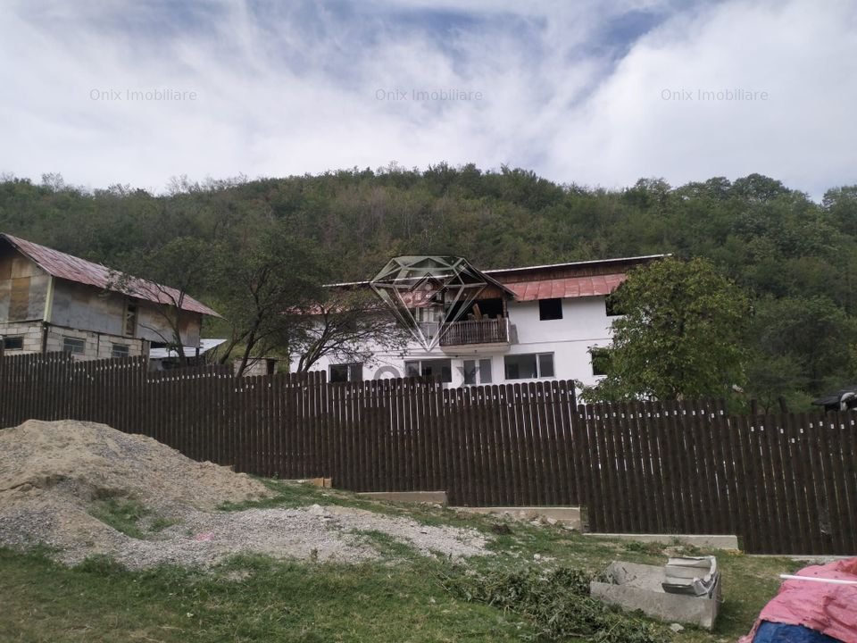 CASA 120 MP CU TEREN 5600 MP IN FILIPESTII DE PADURE PRAHOVA
