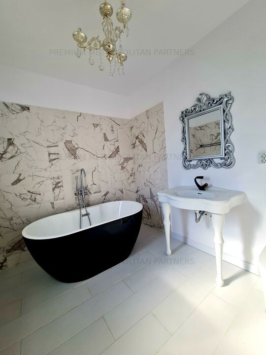 Casa cu lavanda, 180 mp, servicii curatenie si administrare incluse