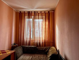 Apartament de vânzare 3 camere, în Bacău, zona Zimbru
