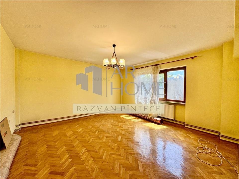 Apartament 4 camere, nemobilat, zona Ultracentrala, Ploiesti