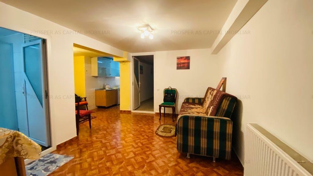 Vanzare apartament 2 camere Unirii*demisol inalt*casa cu curte*