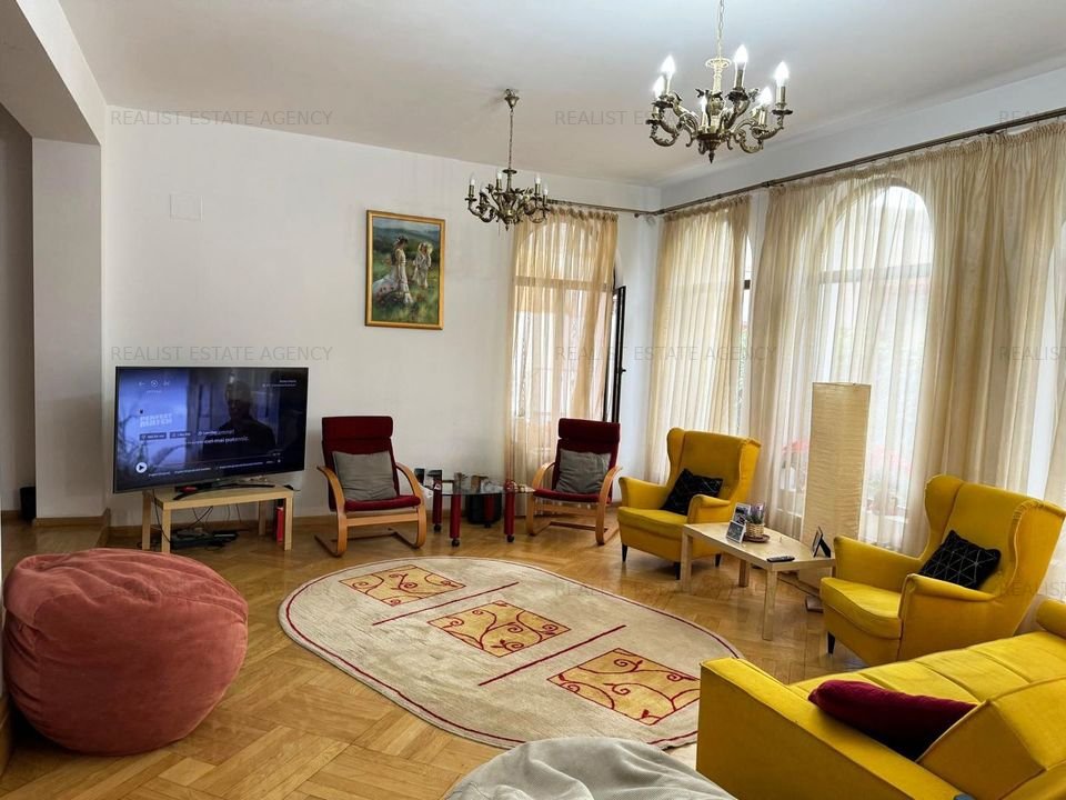 Chirie, casa cu 8 camere, Eroii Revolutiei
