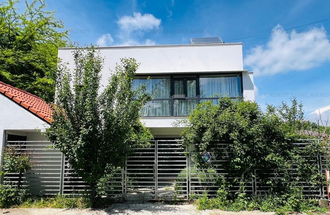 Casa de inchiriat cu vedere spre padure Corbeanca