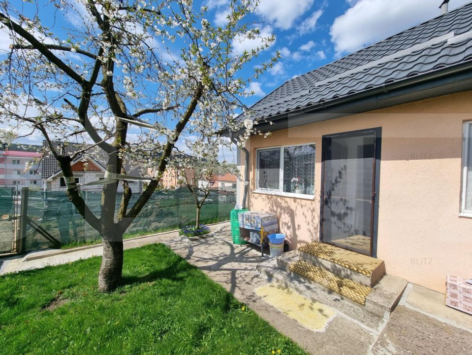 Casa individuala, suprafata 72 mp, teren 300 mp, sat Baciu, zona primariei!